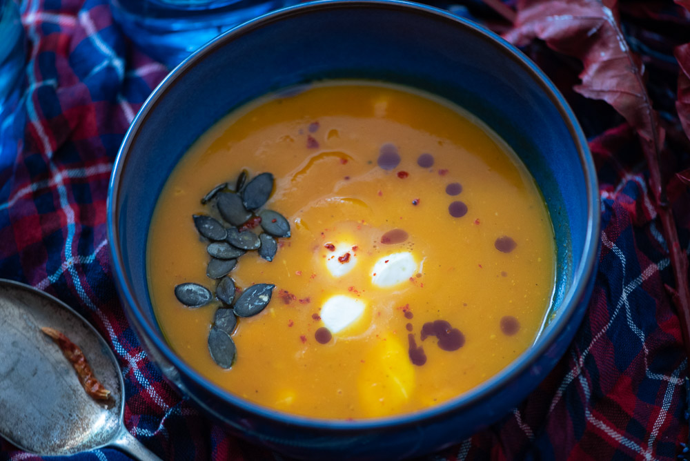 Kürbis Süßkartoffel Suppe mit Mozzarella